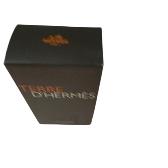 Hermès Terre D'Hermès A fragrance with the warmth and density of wood & benzoin - Picture 2 of 13